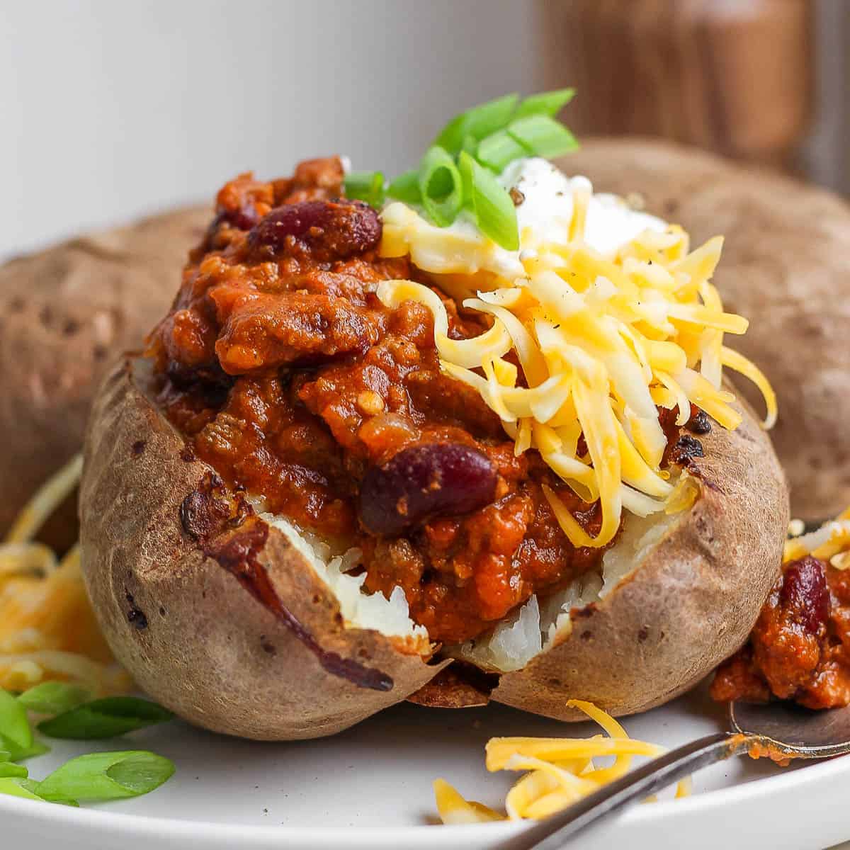 Easy Chili Baked Potato Recipes for Busy Nights & Leftovers
