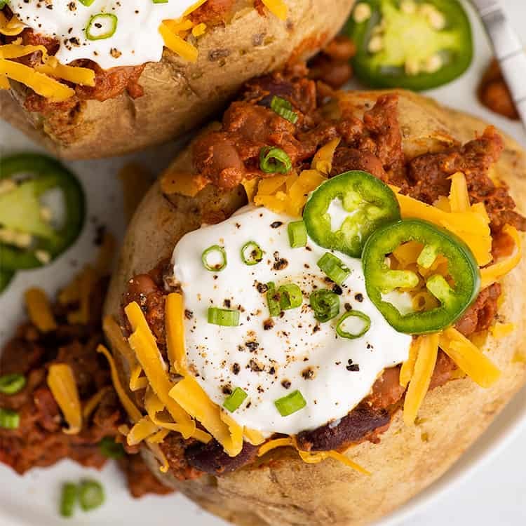 How to Make Hearty Chili Baked Potatoes: Easy Comfort Dinner